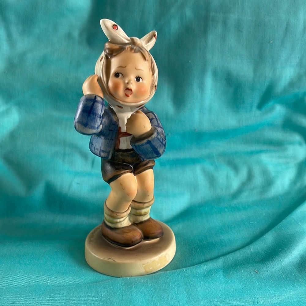 Hummel Boy with Toothache